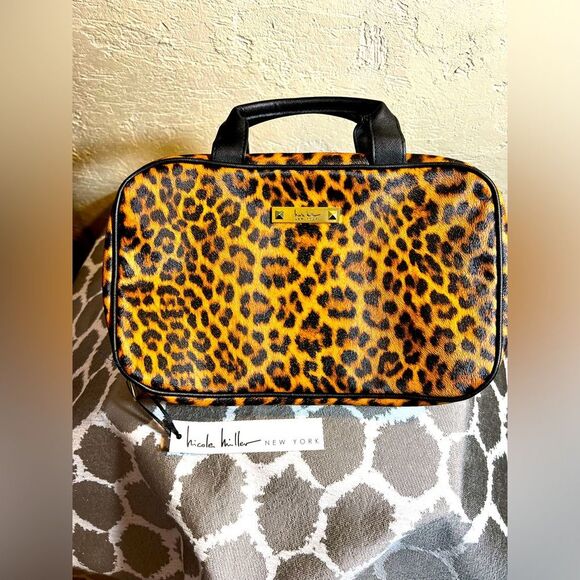 Cosmetic bag, NWT Nicole Miller leopard print w gorgeous cobalt blue lining-gift - Picture 1 of 5